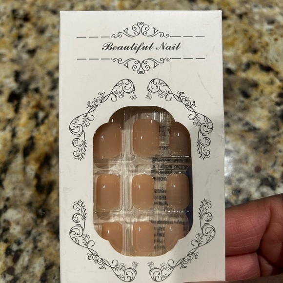 Assorted False Nail Sets - Picture 4 of 6